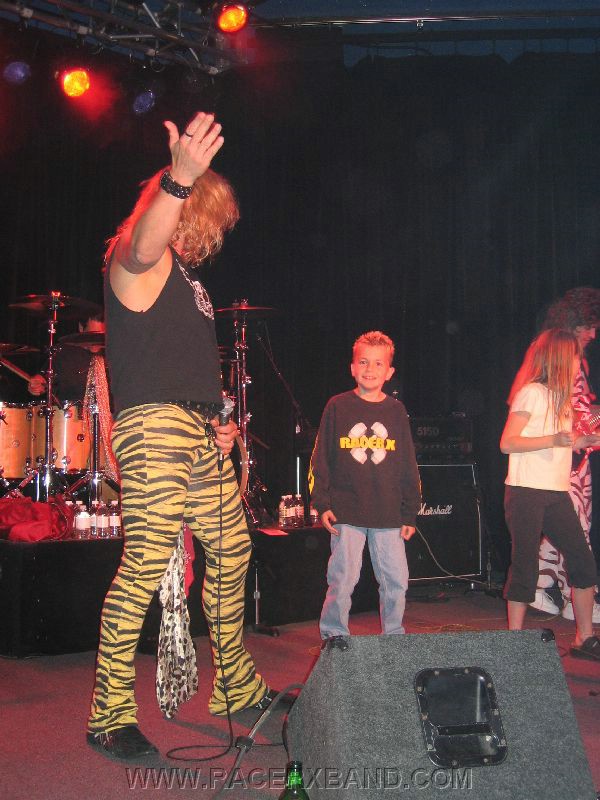 37. Ralph talks to Kenan during the song..jpg