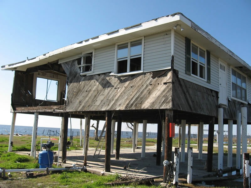 68. The water was 28 feet deep at Al's house..jpg