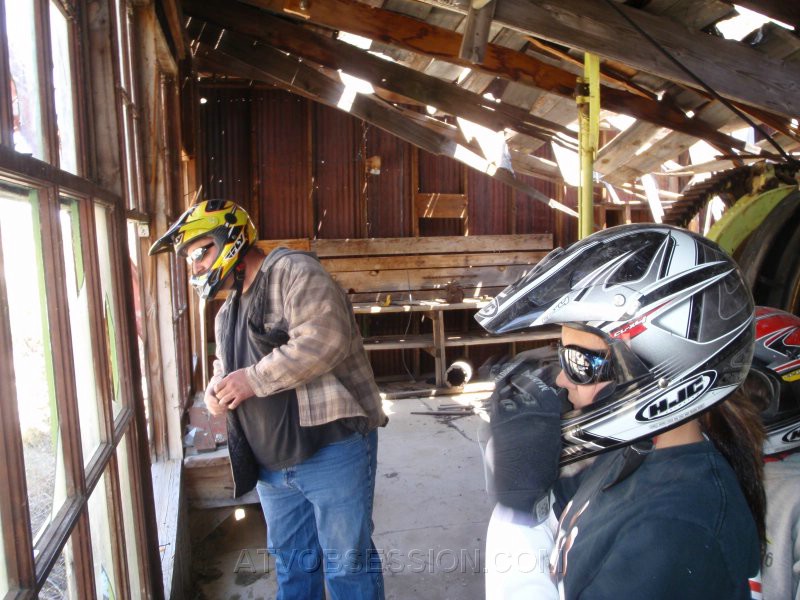 070. Kendo inspects the glass..jpg